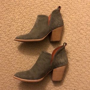Jeffrey Campbell size 8 snakeskin Rosalee bootie